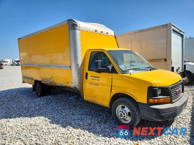 Czwarte zdjęcie samochodu z boku: 2012 GMC SAVANA CUTAWAY G3500 VIN:1GD374CG1C1902773 - miniatura