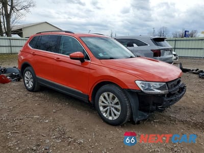 Czwarte zdjęcie samochodu z boku: 2018 VOLKSWAGEN TIGUAN SE VIN:3VV2B7AX2JM114962 - miniatura