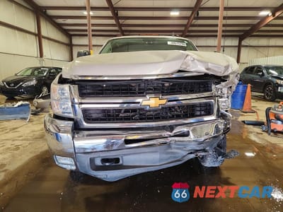 Piąte zdjęcie samochodu w środku: 2008 CHEVROLET SILVERADO K2500 HEAVY DUTY VIN:1GCHK29K98E111528 - miniatura