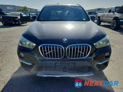 Piąte zdjęcie samochodu w środku: 2017 BMW X1 SDRIVE28I VIN:WBXHU7C30H5H38374 - miniatura