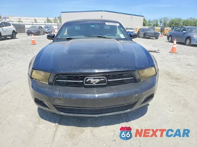Piąte zdjęcie samochodu w środku: 2010 FORD MUSTANG VIN:1ZVBP8EN5A5172727 - miniatura