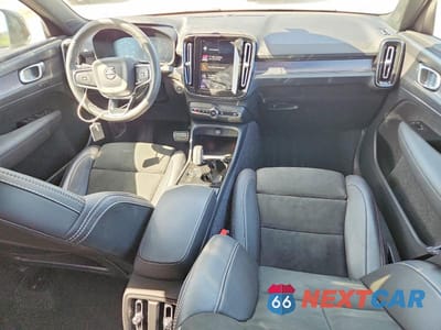 Zdjęcie 8 z 13 samochodu: 2021 VOLVO XC40 T4 R-DESIGN VIN:YV4AC2HM4M2491372 - miniatura