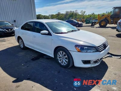Czwarte zdjęcie samochodu z boku: 2015 VOLKSWAGEN PASSAT S VIN:1VWAT7A37FC050704 - miniatura