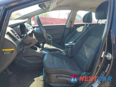 Zdjęcie 7 z 12 samochodu: 2017 KIA FORTE LX VIN:3KPFL4A75HE049315 - miniatura