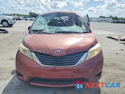Piąte zdjęcie samochodu w środku: 2012 TOYOTA SIENNA LE 8-PASSENGER VIN:5TDKK3DC6CS262339 - miniatura