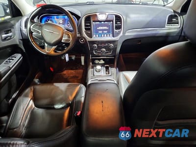 Zdjęcie 8 z 12 samochodu: 2018 CHRYSLER 300 TOURING VIN:2C3CCARG5JH317154 - miniatura