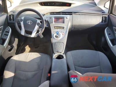 Zdjęcie 8 z 13 samochodu: 2015 TOYOTA PRIUS TWO VIN:JTDKN3DU7F0438726 - miniatura