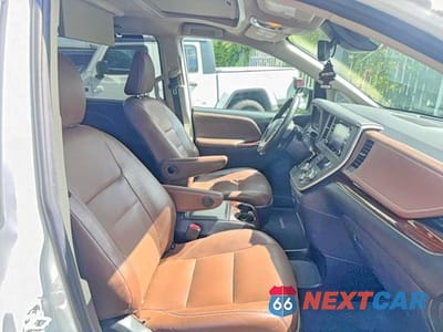 Piąte zdjęcie samochodu w środku: 2020 TOYOTA SIENNA LIMITED PREMIUM 7-PASSENGER VIN:5TDYZ3DC5LS025251 - miniatura