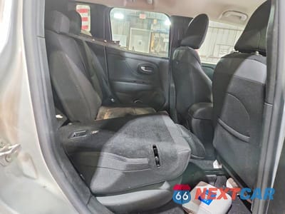 Zdjęcie 11 z 12 samochodu: 2020 JEEP RENEGADE LATITUDE VIN:ZACNJBBB8LPL33295 - miniatura