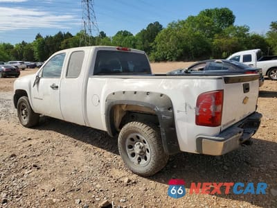 Drugie zdjęcie samochodu z przodu: 2010 CHEVROLET SILVERADO C1500 VIN:1GCSCPEX7AZ231862 - miniatura