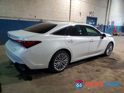 Trzecie zdjęcie samochodu z tyłu: 2022 TOYOTA AVALON LIMITED VIN:4T1DZ1FB3NU081965 - miniatura