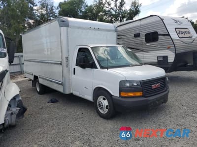 Czwarte zdjęcie samochodu z boku: 2023 GMC SAVANA BOX TRUCK VIN:7GZ37TC76PN007067 - miniatura