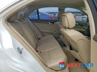 Zdjęcie 10 z 12 samochodu: 2013 MERCEDES-BENZ C 250 VIN:WDDGF4HB7DR252264 - miniatura