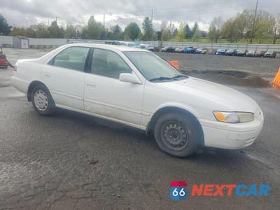 Czwarte zdjęcie samochodu z boku: 1997 TOYOTA CAMRY LE VIN:JT2BG22K5V0079860 - miniatura