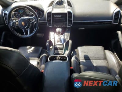 Zdjęcie 8 z 13 samochodu: 2017 PORSCHE CAYENNE SE HYBRID PLATINUM VIN:WP1AE2A25HLA69020 - miniatura