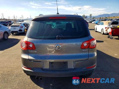 Zdjęcie 6 z 13 samochodu: 2011 VOLKSWAGEN TIGUAN S VIN:WVGAV7AX2BW504233 - miniatura