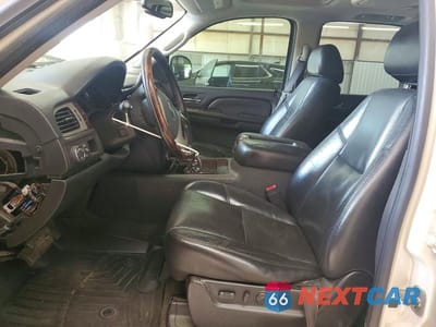 Zdjęcie 7 z 13 samochodu: 2009 GMC YUKON DENALI VIN:1GKFK03219R270319 - miniatura