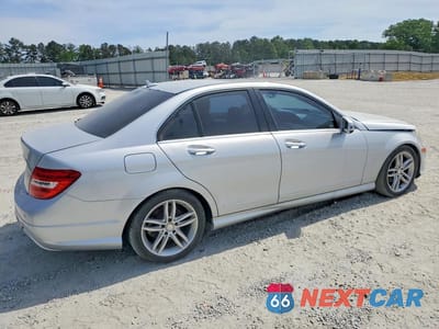 Trzecie zdjęcie samochodu z tyłu: 2013 MERCEDES-BENZ C 250 VIN:WDDGF4HB1DR273790 - miniatura