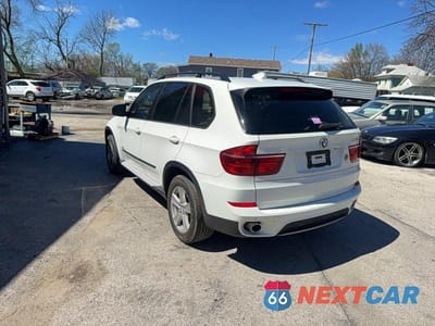 Trzecie zdjęcie samochodu z tyłu: 2011 BMW X5 XDRIVE35D VIN:5UXZW0C50BL660682 - miniatura
