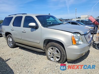 Czwarte zdjęcie samochodu z boku: 2010 GMC YUKON SLE VIN:1GKUCAE01AR250839 - miniatura