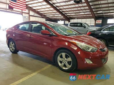 Czwarte zdjęcie samochodu z boku: 2013 HYUNDAI ELANTRA GLS VIN:5NPDH4AE1DH416269 - miniatura