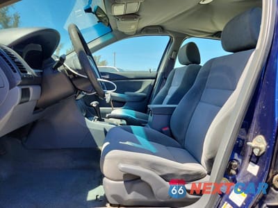 Zdjęcie 7 z 12 samochodu: 2004 HONDA ACCORD LX VIN:1HGCM564X4A167461 - miniatura