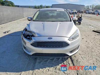 Piąte zdjęcie samochodu w środku: 2017 FORD FOCUS SE VIN:1FADP3K2XHL267109 - miniatura