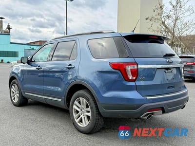 Trzecie zdjęcie samochodu z tyłu: 2018 FORD EXPLORER XLT VIN:1FM5K8D8XJGC81971 - miniatura