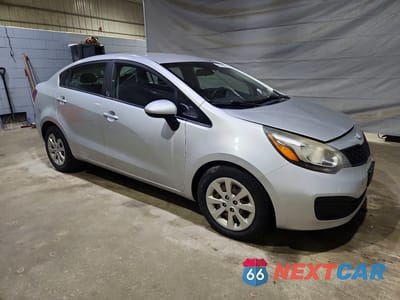 Czwarte zdjęcie samochodu z boku: 2013 KIA RIO LX VIN:KNADM4A35D6238979 - miniatura