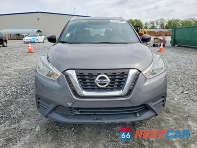 Piąte zdjęcie samochodu w środku: 2019 NISSAN KICKS S VIN:3N1CP5CU1KL500570 - miniatura