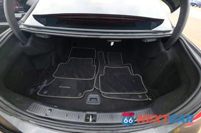 Zdjęcie 12 z 14 samochodu: 2019 MERCEDES-BENZ E 300 4MATIC VIN:WDDZF4KB2KA573612 - miniatura