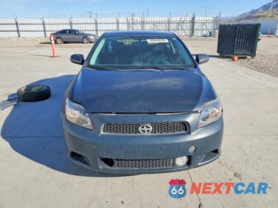Piąte zdjęcie samochodu w środku: 2005 SCION TC BASE VIN:JTKDE167350056947 - miniatura