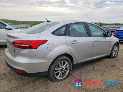Trzecie zdjęcie samochodu z tyłu: 2017 FORD FOCUS SE VIN:1FADP3FE5HL238282 - miniatura