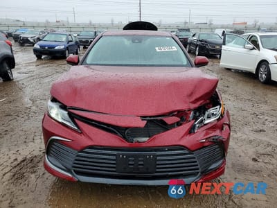 Piąte zdjęcie samochodu w środku: 2021 TOYOTA CAMRY HYBRID LE VIN:4T1C31AKXMU031115 - miniatura