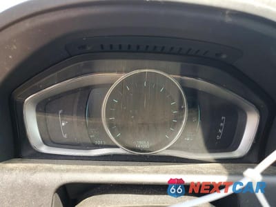 Zdjęcie 9 z 12 samochodu: 2014 VOLVO XC60 T6 VIN:YV4902DZ2E2533200 - miniatura