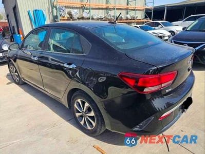 Trzecie zdjęcie samochodu z tyłu: 2021 KIA RIO S VIN:3KPA24AD4ME381095 - miniatura
