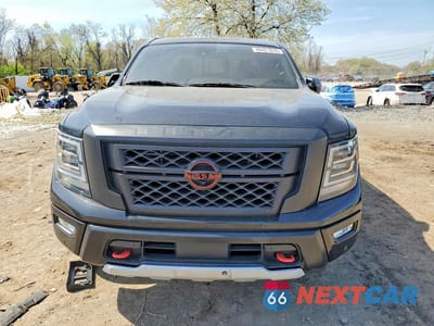 Piąte zdjęcie samochodu w środku: 2023 NISSAN TITAN PRO-4X VIN:1N6AA1EDXPN104511 - miniatura