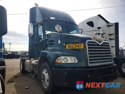 2017 MACK CXU612 SEMI TRUCK 1M1AW01X0HM009655 - główne zdjęcie licytacji z USA - miniatura