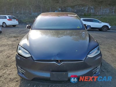 Piąte zdjęcie samochodu w środku: 2016 TESLA MODEL X VIN:5YJXCBE25GF016220 - miniatura