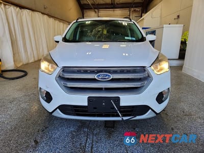 Piąte zdjęcie samochodu w środku: 2017 FORD ESCAPE SE VIN:1FMCU9GDXHUA37328 - miniatura
