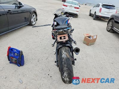 Czwarte zdjęcie samochodu z boku: 2015 BMW S 1000 RR VIN:WB10D2105FZ352412 - miniatura