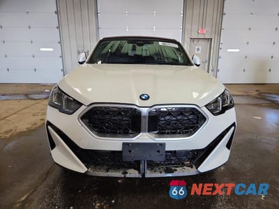Piąte zdjęcie samochodu w środku: 2026 BMW X2 XDRIVE28I VIN:WBX63GM08T5629861 - miniatura