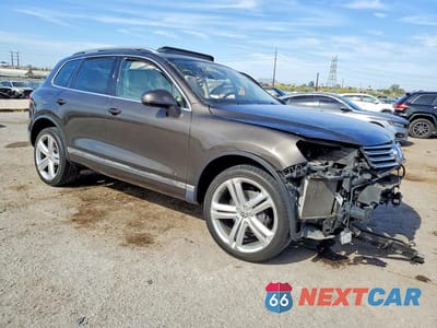 Czwarte zdjęcie samochodu z boku: 2016 VOLKSWAGEN TOUAREG TDI VIN:WVGEP9BP9GD003090 - miniatura