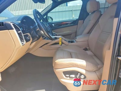 Zdjęcie 7 z 14 samochodu: 2019 PORSCHE CAYENNE VIN:WP1AA2AY0KDA10636 - miniatura