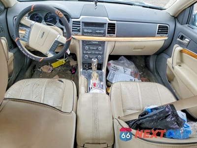 Zdjęcie 8 z 12 samochodu: 2010 LINCOLN MKZ VIN:3LNHL2GC4AR647553 - miniatura