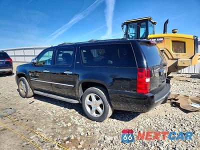 Drugie zdjęcie samochodu z przodu: 2010 CHEVROLET SUBURBAN K1500 LTZ VIN:1GNUKKE3XAR100864 - miniatura