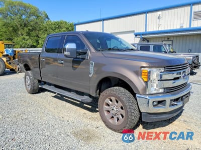 Czwarte zdjęcie samochodu z boku: 2017 FORD F250 SUPER DUTY VIN:1FT7W2B68HEE40976 - miniatura
