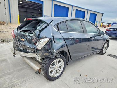 Trzecie zdjęcie samochodu z tyłu: 2019 CHEVROLET CRUZE LT VIN:3G1BE6SM7KS541628 - miniatura