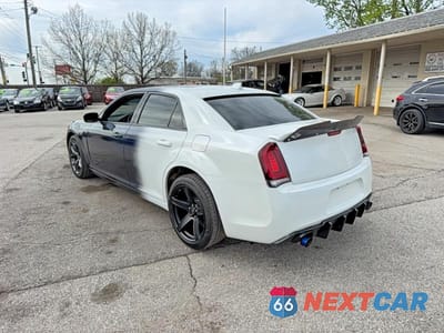 Trzecie zdjęcie samochodu z tyłu: 2023 CHRYSLER 300 S VIN:2C3CCABG8PH628211 - miniatura