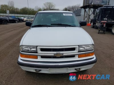 Piąte zdjęcie samochodu w środku: 2001 CHEVROLET BLAZER VIN:1GNDT13W712110507 - miniatura